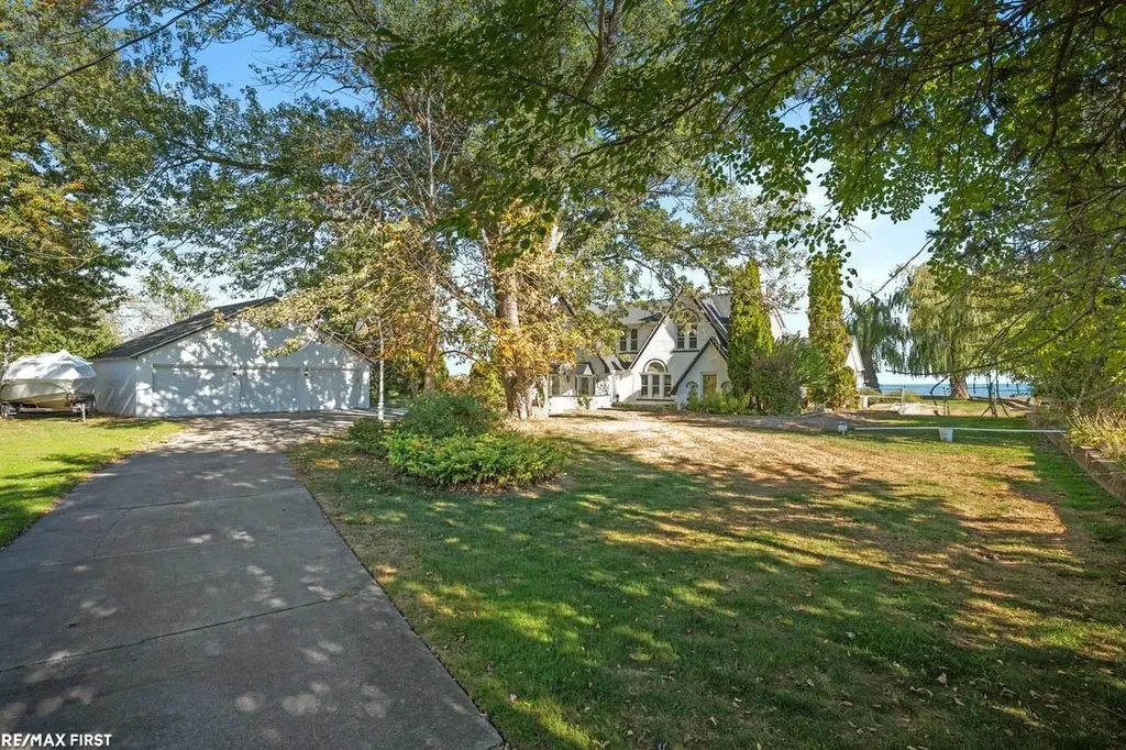 27927 Ponchartrain Street Harrison Charter Township MI 48045