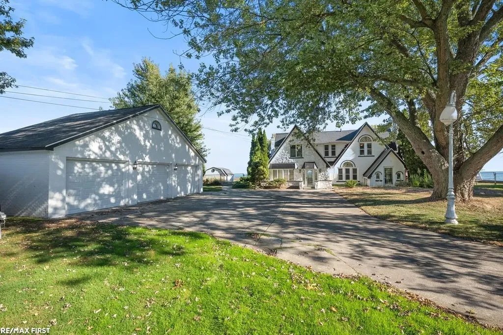 27927 Ponchartrain Street Harrison Charter Township MI 48045