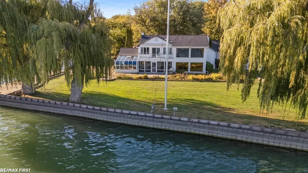 27927 Ponchartrain Street Harrison Charter Township MI 48045