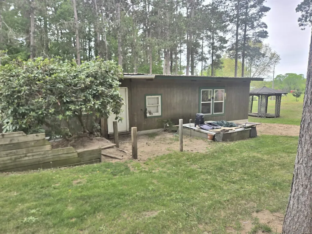 1915 W Garfild Road Grant Township MI 49446