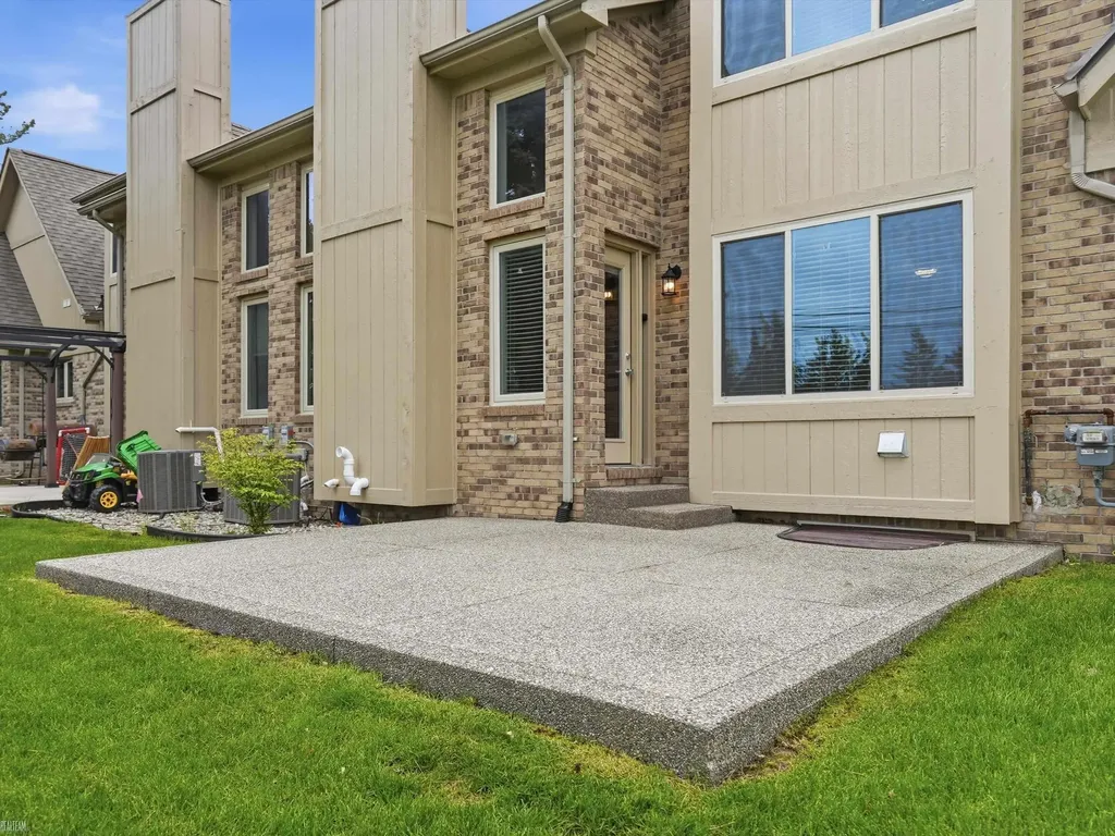 14967 Stoney Brook Drive Shelby Charter Township MI 48315