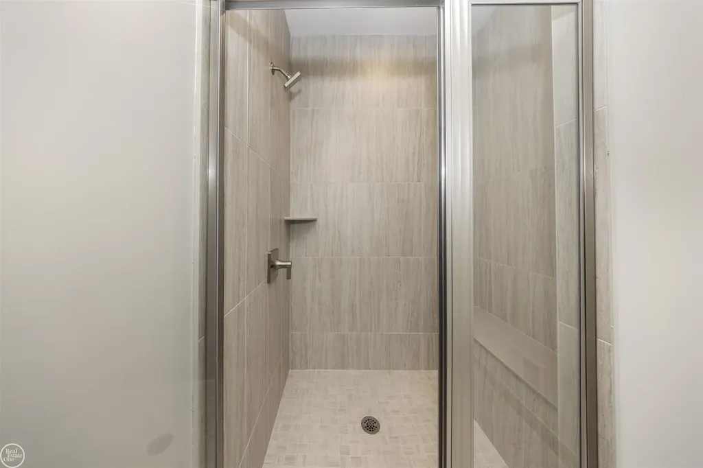 1134 Julian Court Waterford Charter Township MI 48327