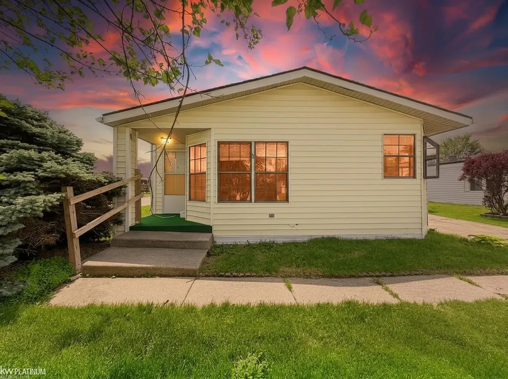 20738 Gaslight Drive Clinton Charter Township MI 48036