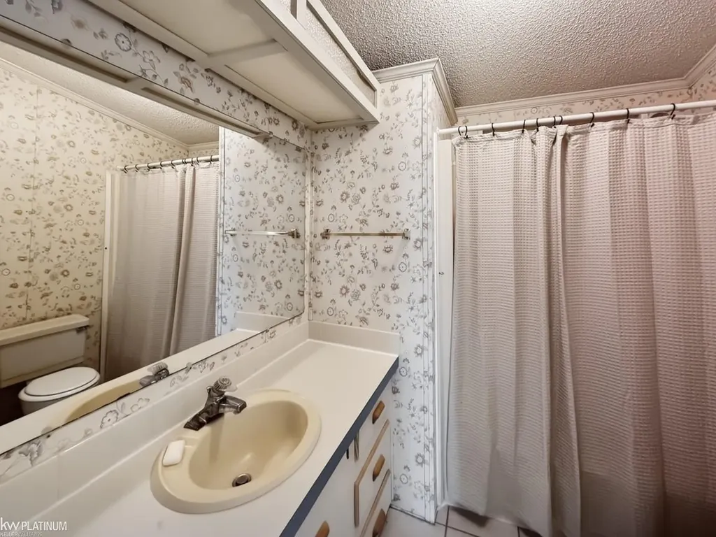 20738 Gaslight Drive Clinton Charter Township MI 48036