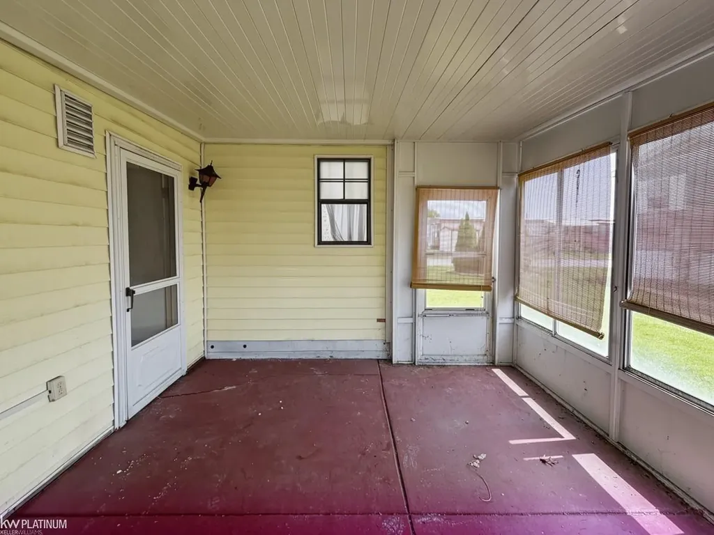 20738 Gaslight Drive Clinton Charter Township MI 48036