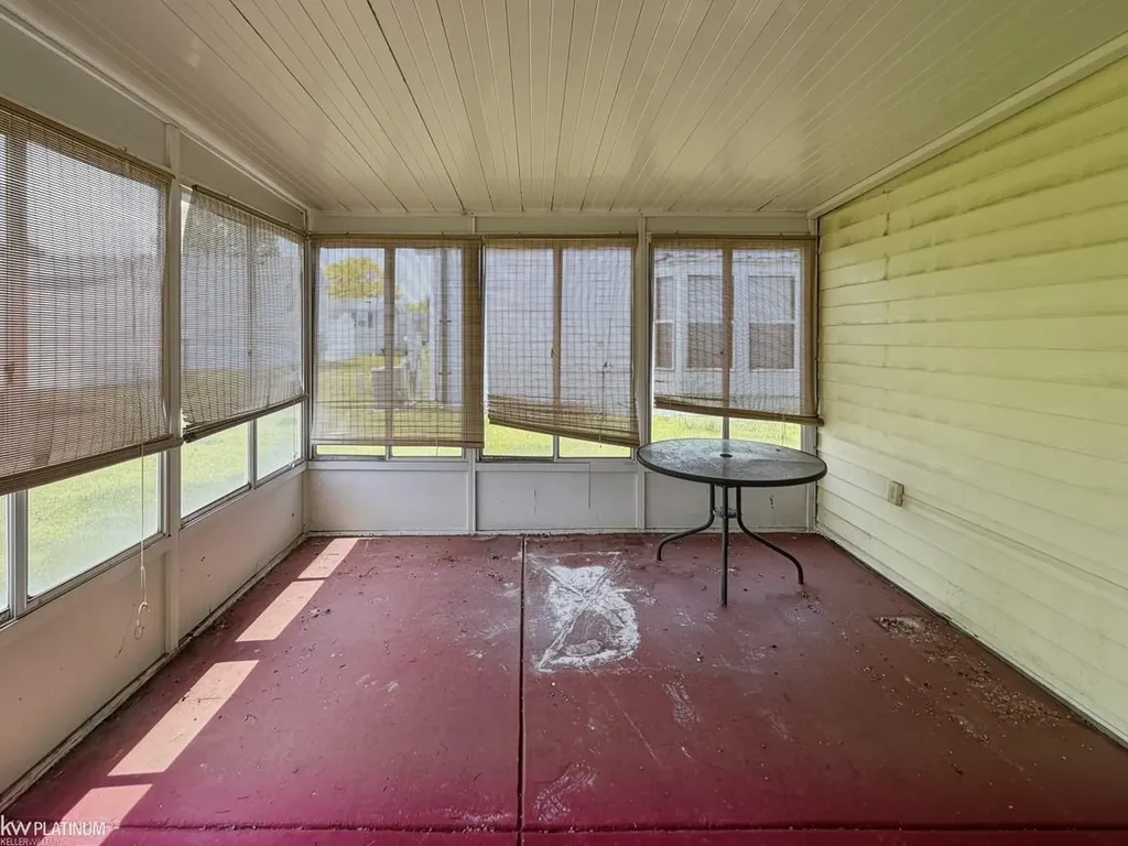 20738 Gaslight Drive Clinton Charter Township MI 48036
