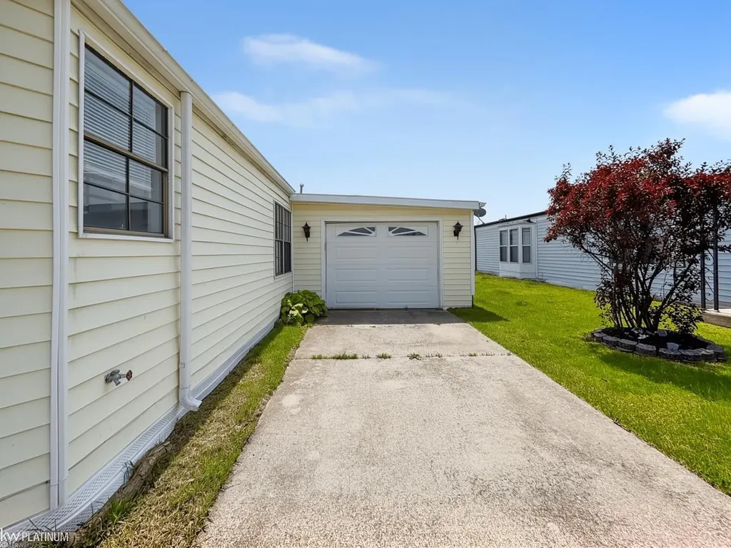 20738 Gaslight Drive Clinton Charter Township MI 48036