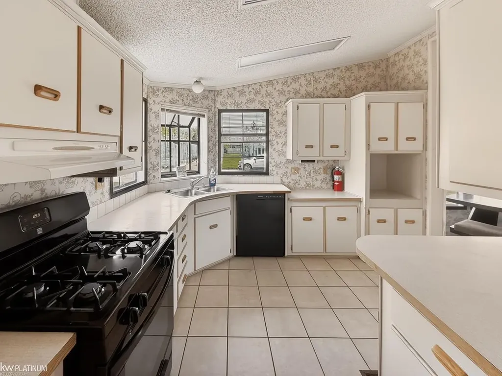 20738 Gaslight Drive Clinton Charter Township MI 48036