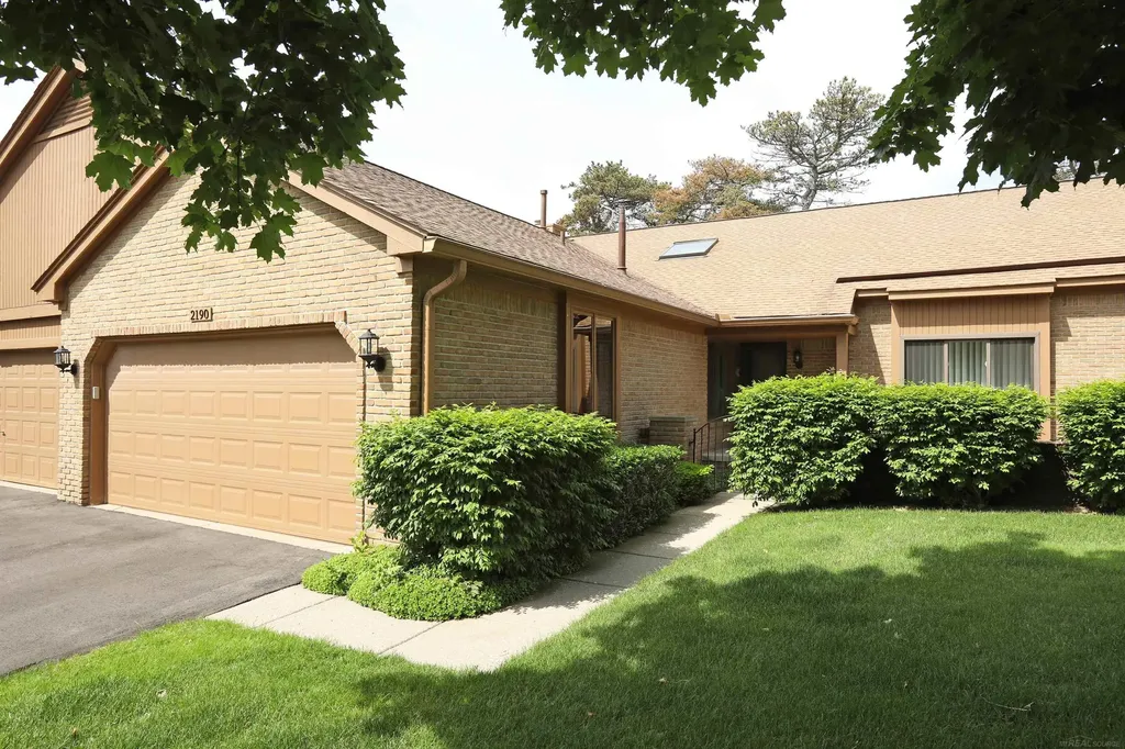 2190 London Bridge Drive Rochester Hills City MI 48307