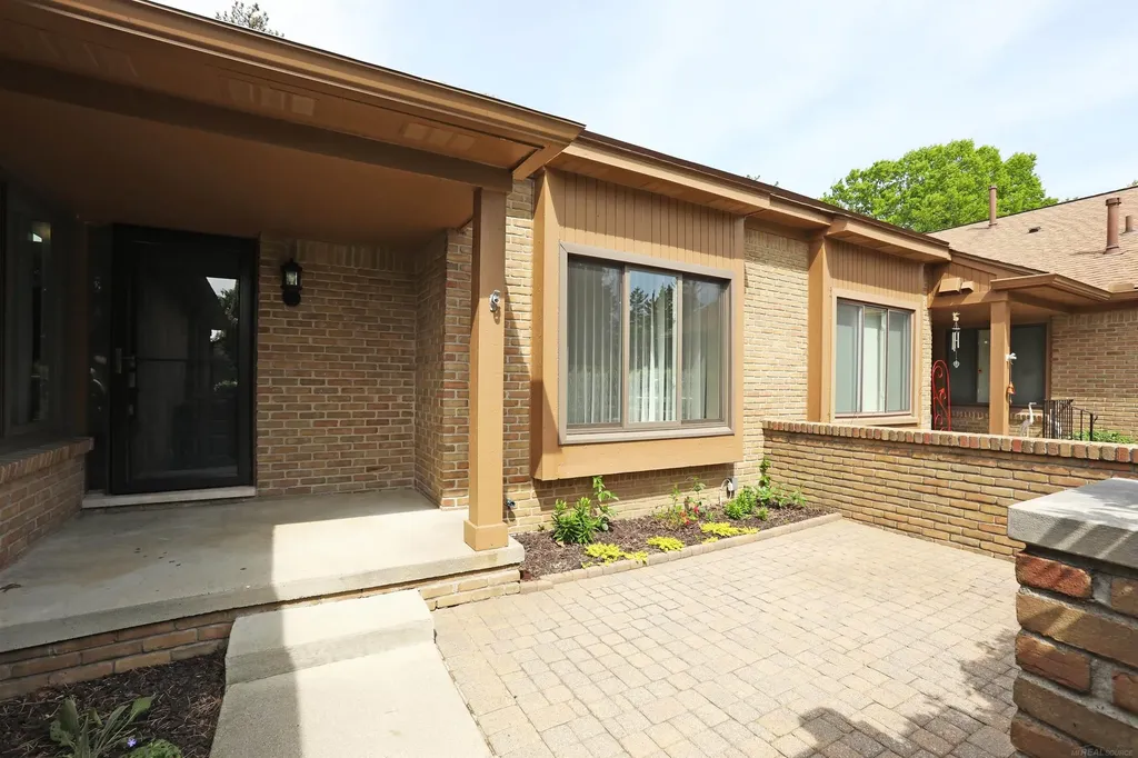 2190 London Bridge Drive Rochester Hills City MI 48307