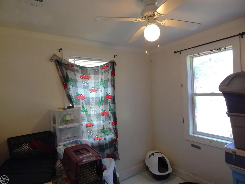 25143 Lawn Street Roseville City MI 48066