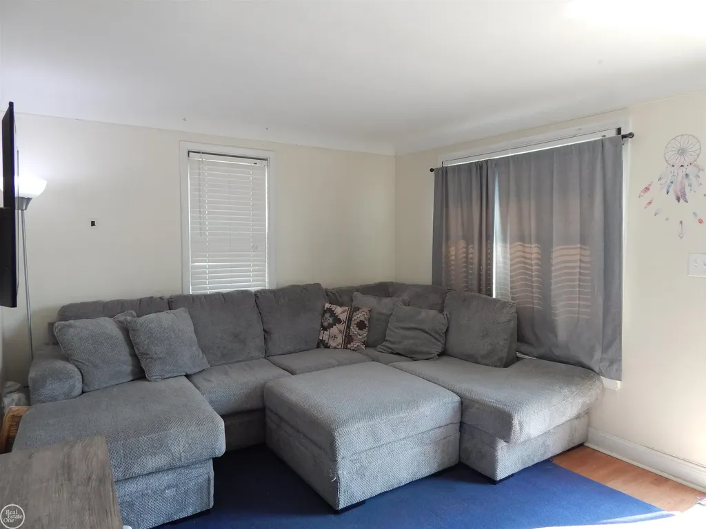 25143 Lawn Street Roseville City MI 48066
