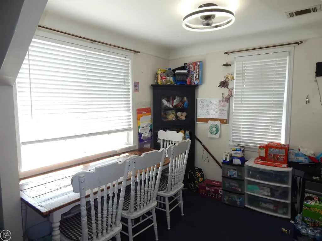 25143 Lawn Street Roseville City MI 48066