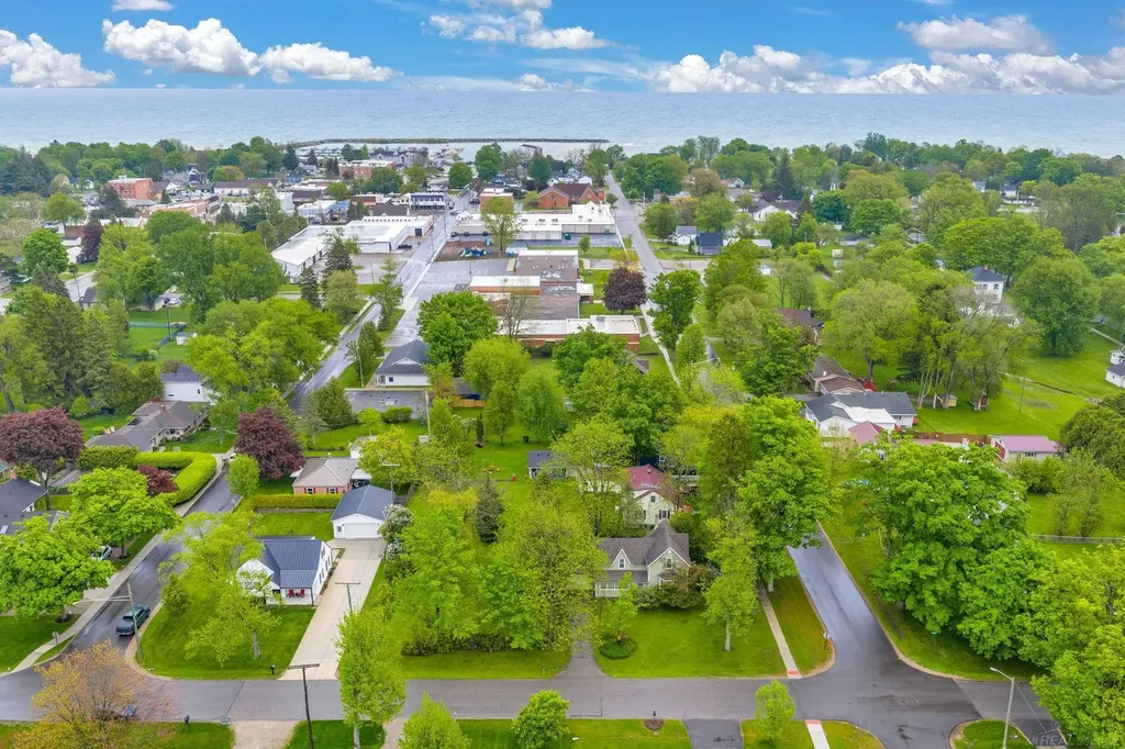 7153 Lake Street Lexington Village MI 48450
