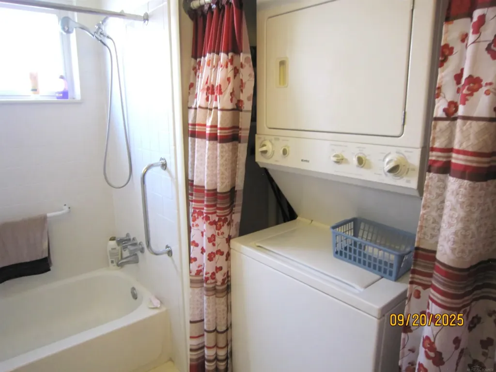 8147 Busko Street Warren City MI 48093