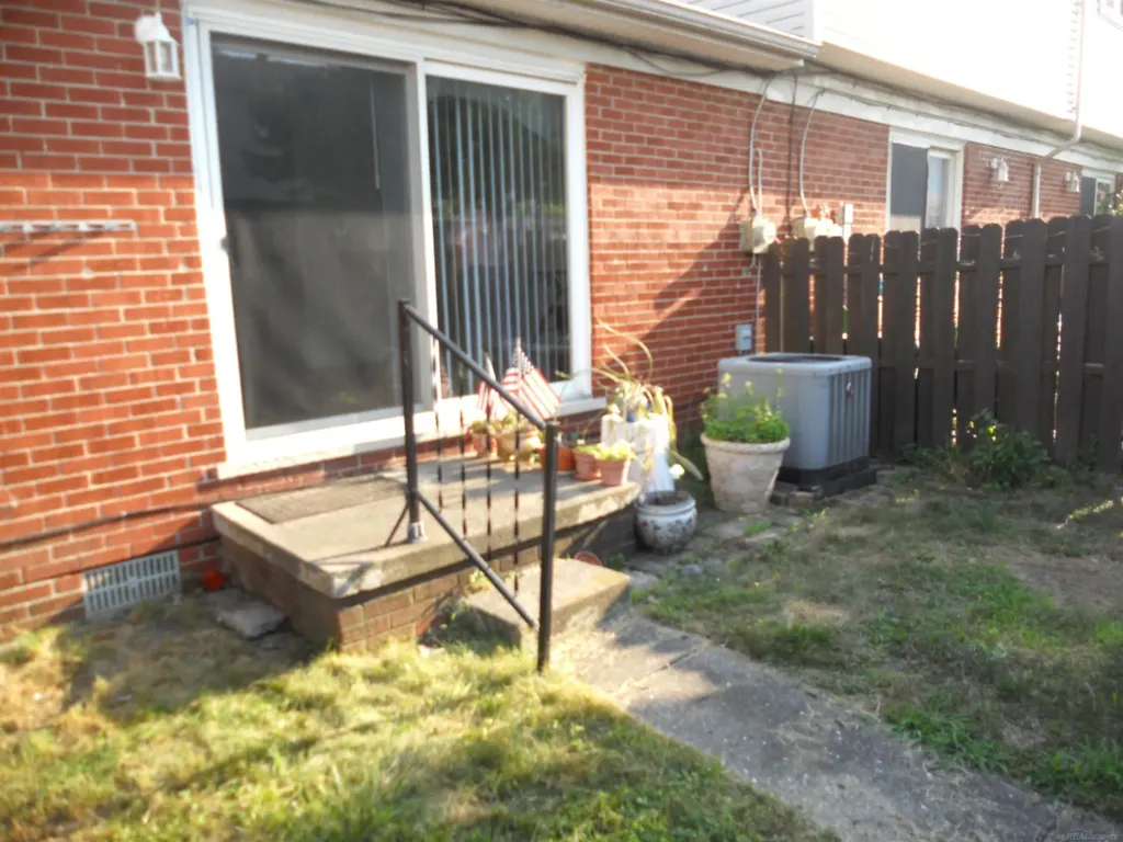 8147 Busko Street Warren City MI 48093