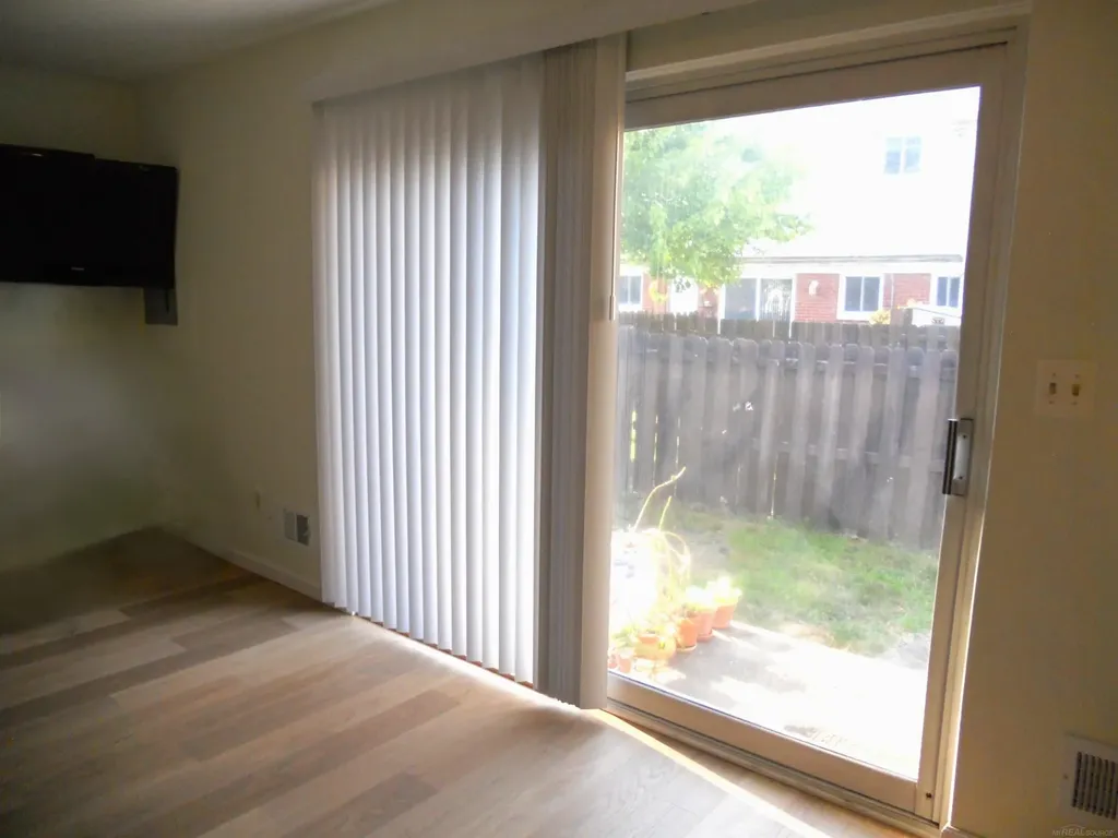 8147 Busko Street Warren City MI 48093