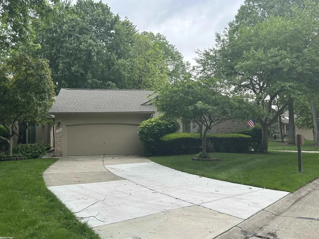 17765 E Kirkwood Drive Clinton Charter Township MI 48038