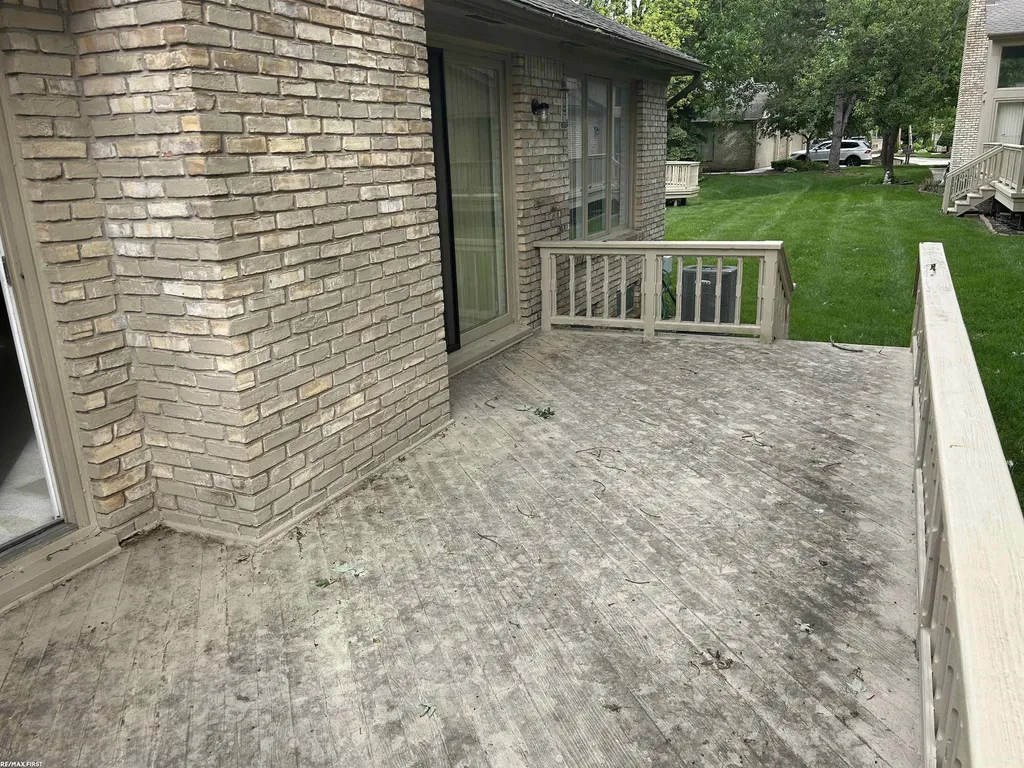 17765 E Kirkwood Drive Clinton Charter Township MI 48038