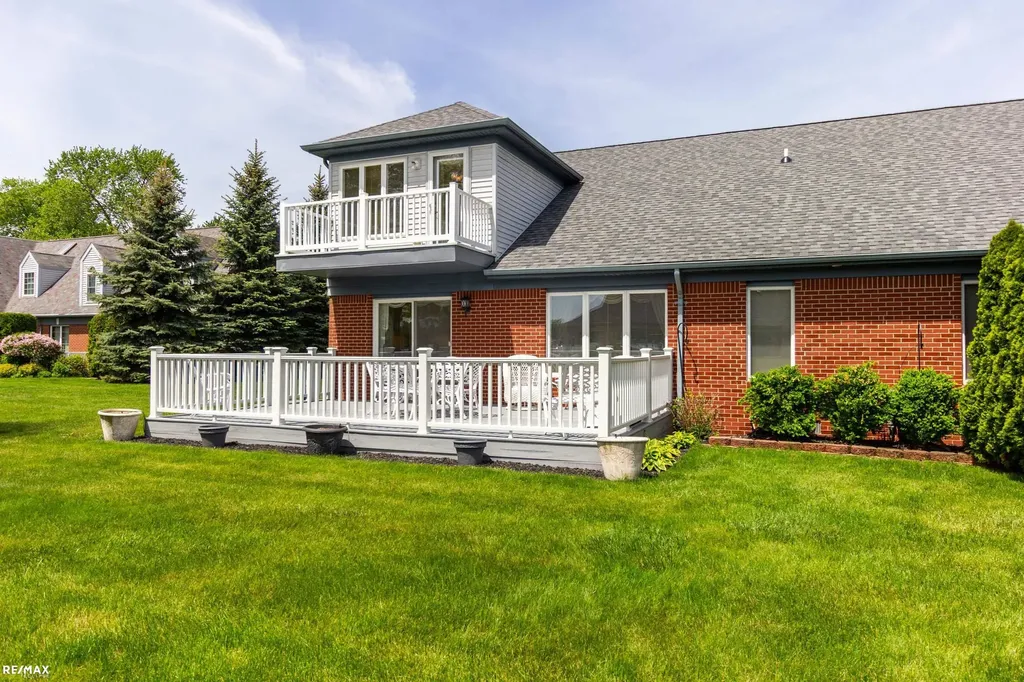 304 Heritage Way Street Algonac City MI 48001