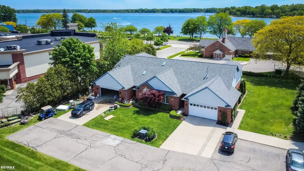 304 Heritage Way Street Algonac City MI 48001