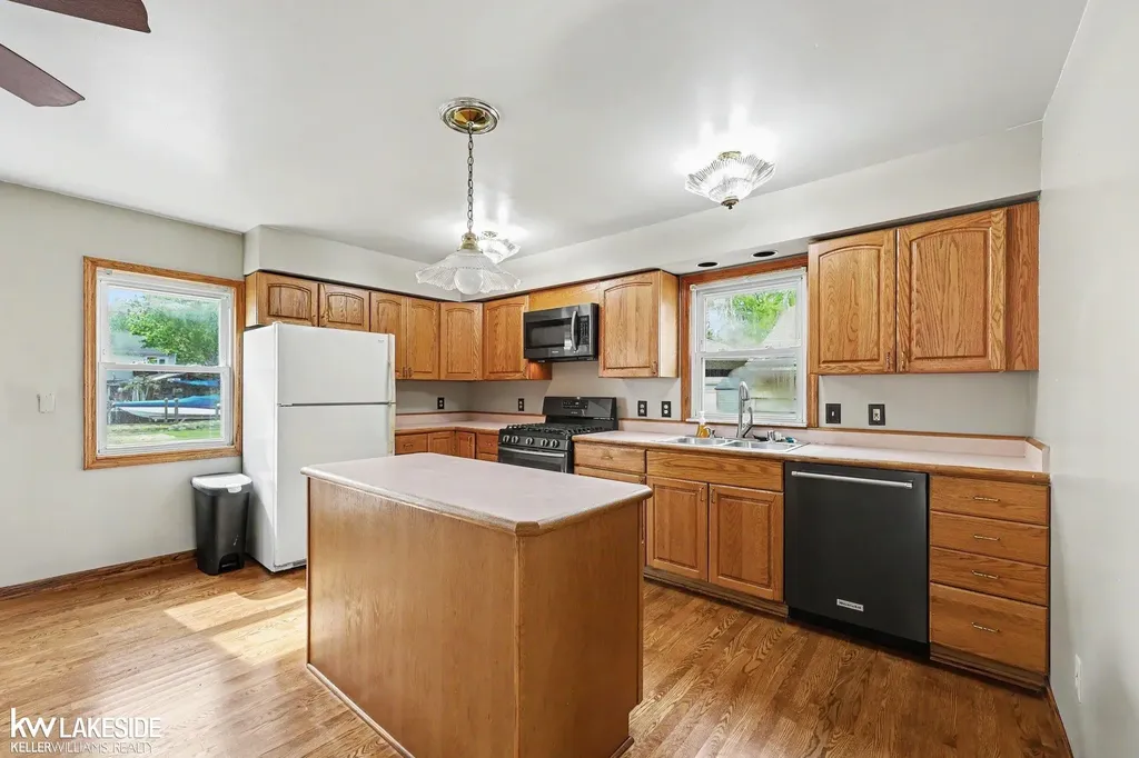 37470 Lakeville Street Harrison Charter Township MI 48045
