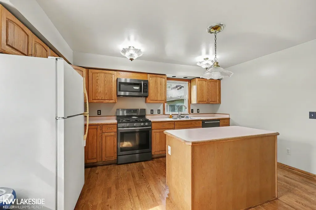 37470 Lakeville Street Harrison Charter Township MI 48045