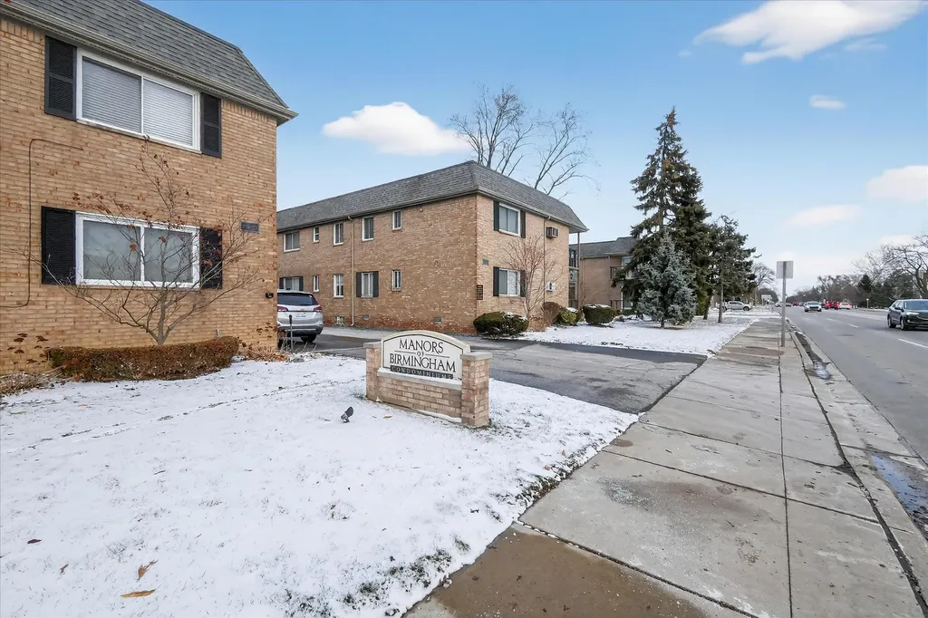 1723 E 14 Mile Road Birmingham City MI 48009