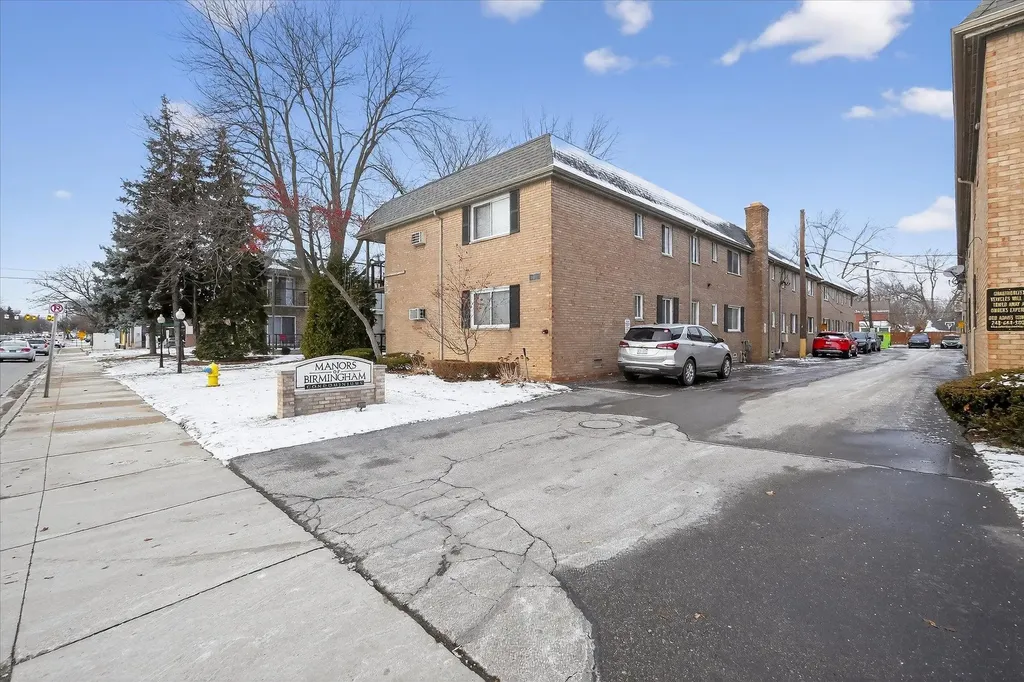1723 E 14 Mile Road Birmingham City MI 48009