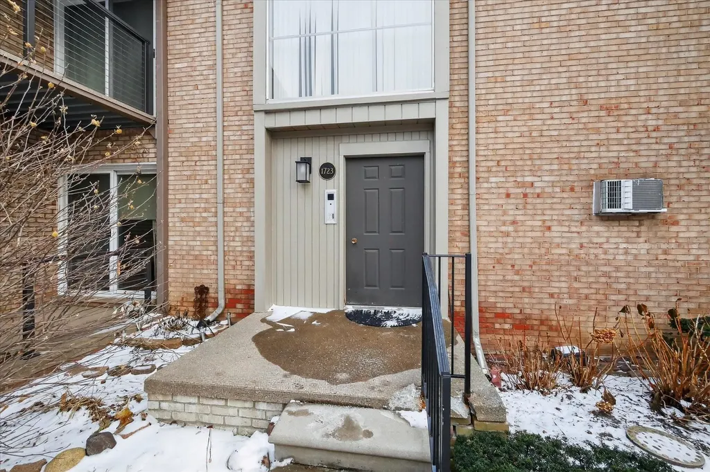 1723 E 14 Mile Road Birmingham City MI 48009