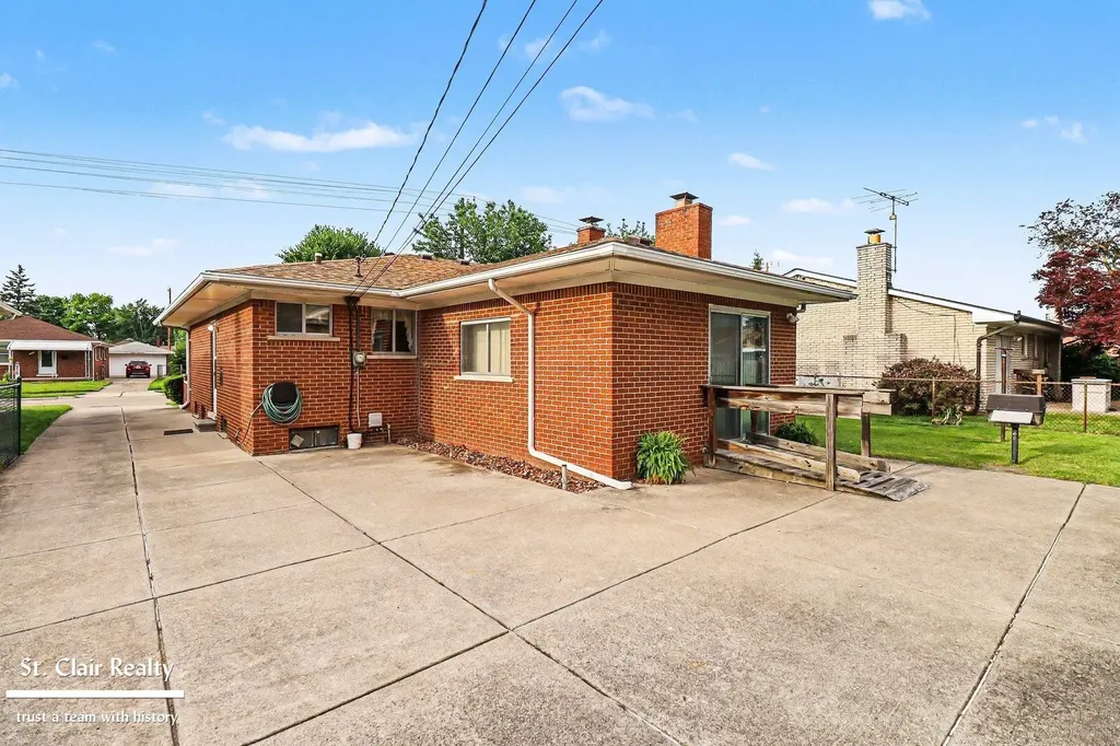 17114 Wilson Avenue Eastpointe City MI 48021
