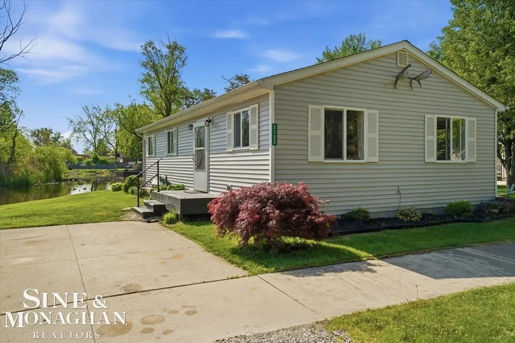 2122 Michigan Street Algonac City MI 48001