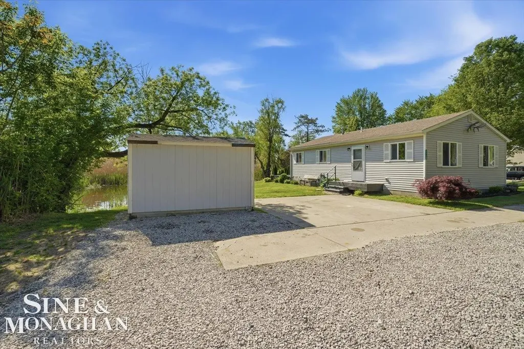 2122 Michigan Street Algonac City MI 48001