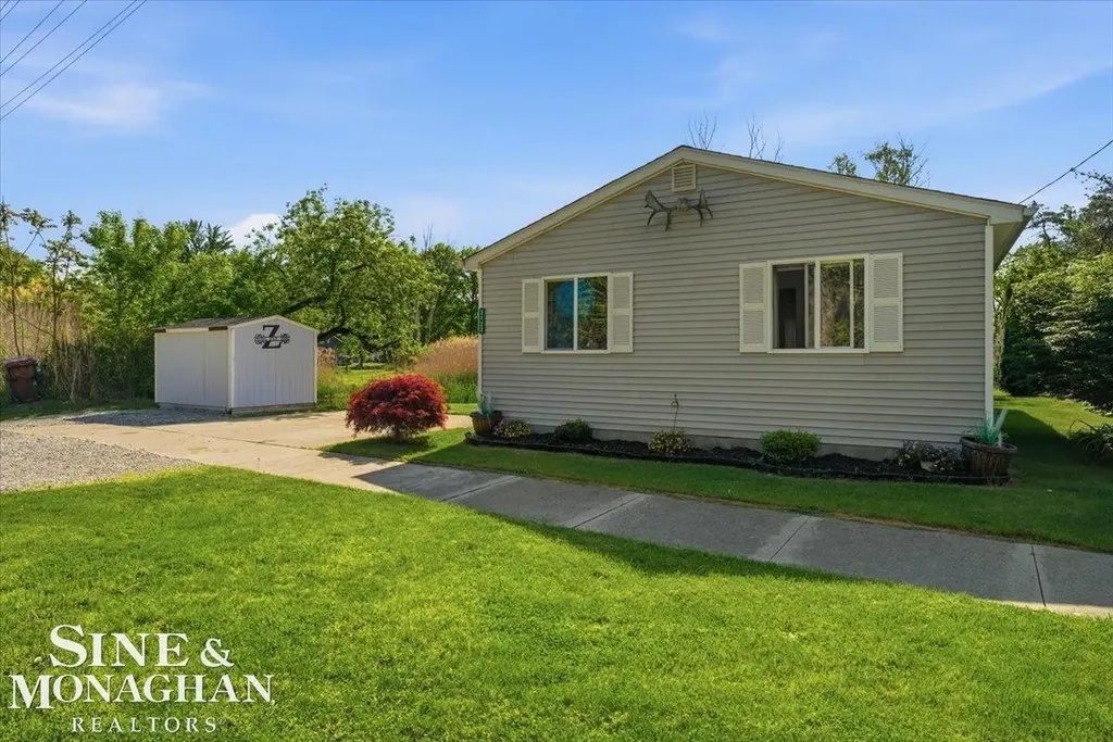 2122 Michigan Street Algonac City MI 48001