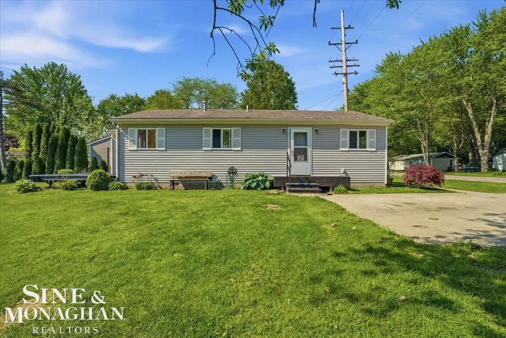 2122 Michigan Street Algonac City MI 48001