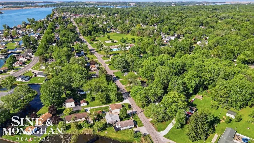2122 Michigan Street Algonac City MI 48001