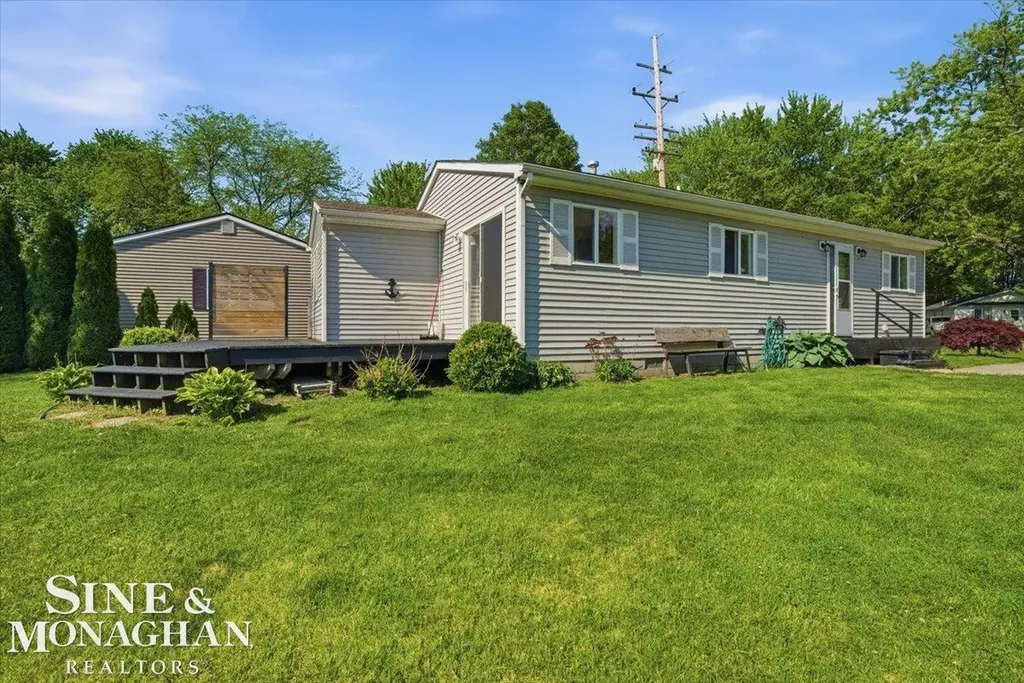 2122 Michigan Street Algonac City MI 48001