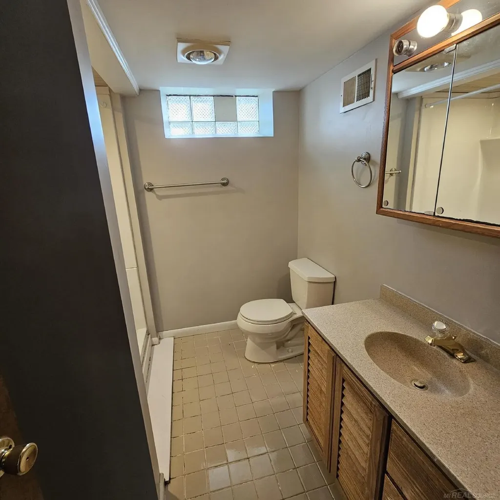 21724 Arrowhead Street St. Clair Shores City MI 48082