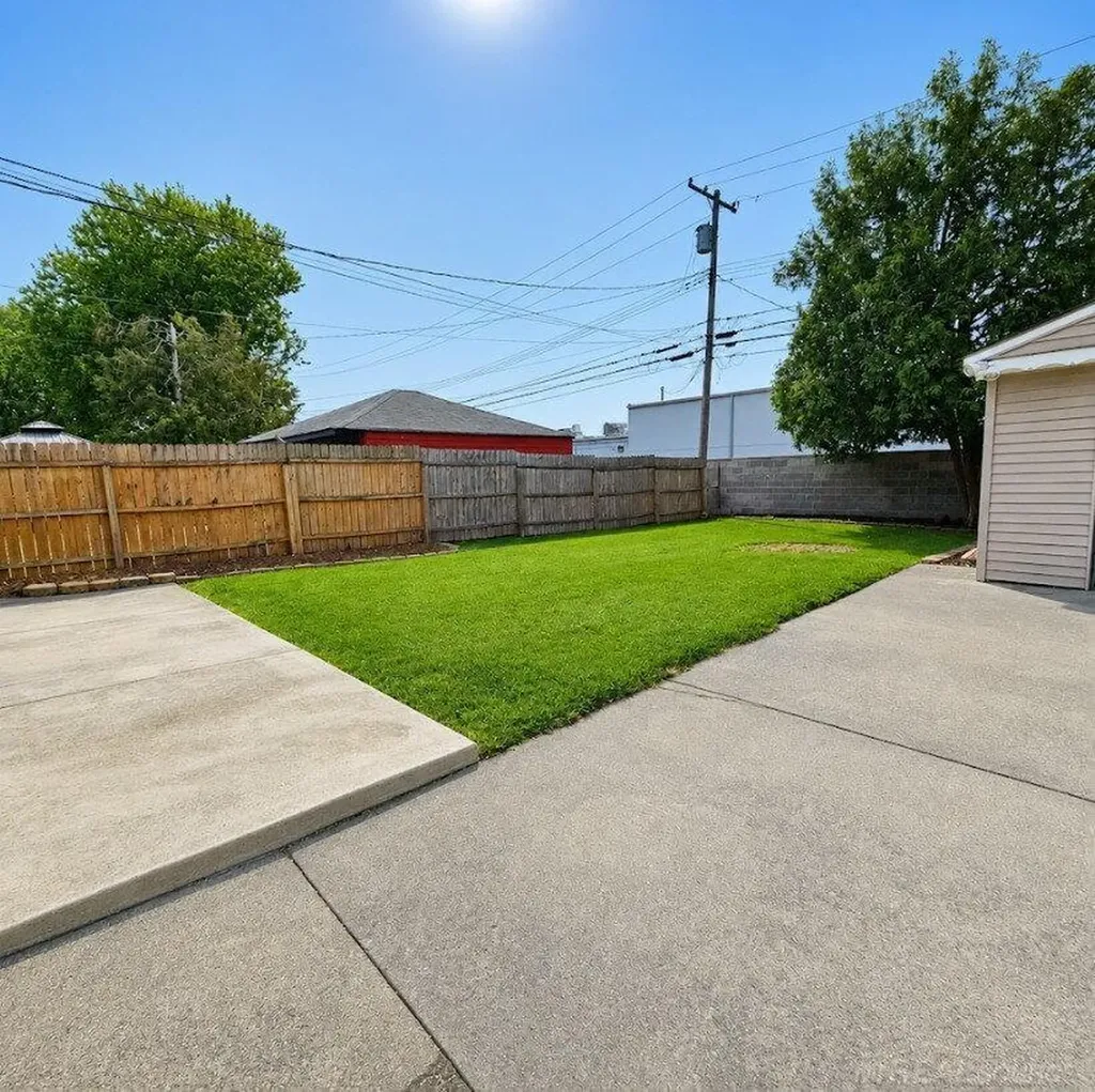 21724 Arrowhead Street St. Clair Shores City MI 48082