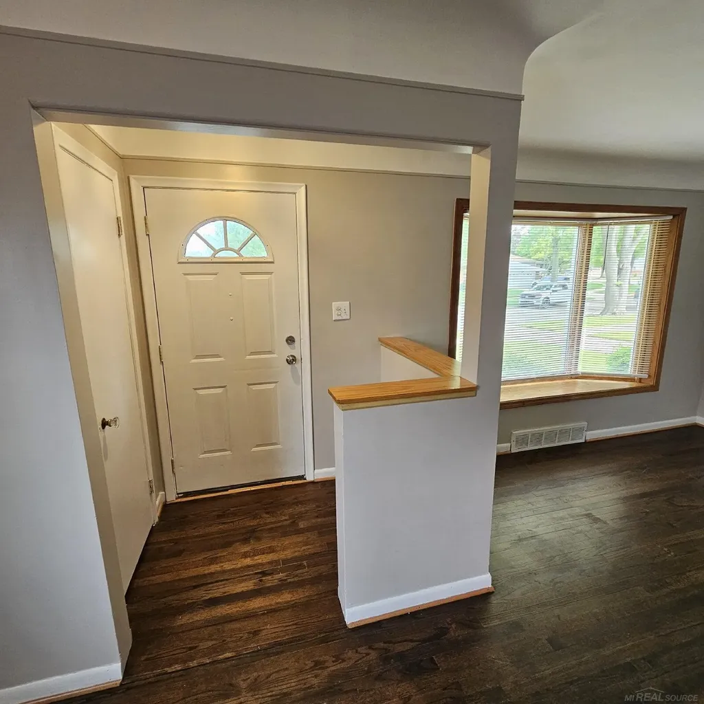 21724 Arrowhead Street St. Clair Shores City MI 48082