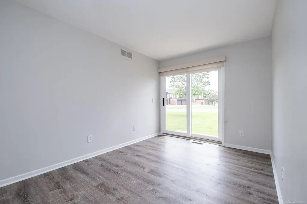 1102 Country Club Drive St. Clair Shores City MI 48082