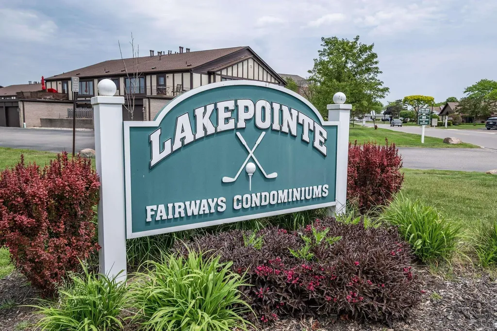 1102 Country Club Drive St. Clair Shores City MI 48082