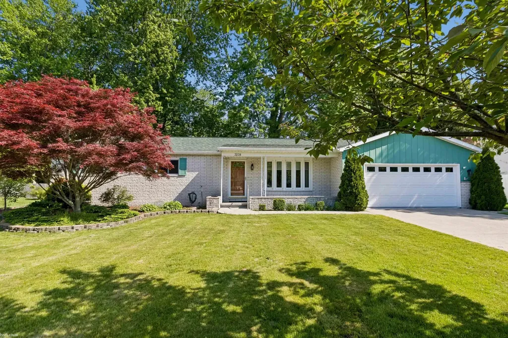 3238 S Shoreview Drive Fort Gratiot Charter Township MI 48059