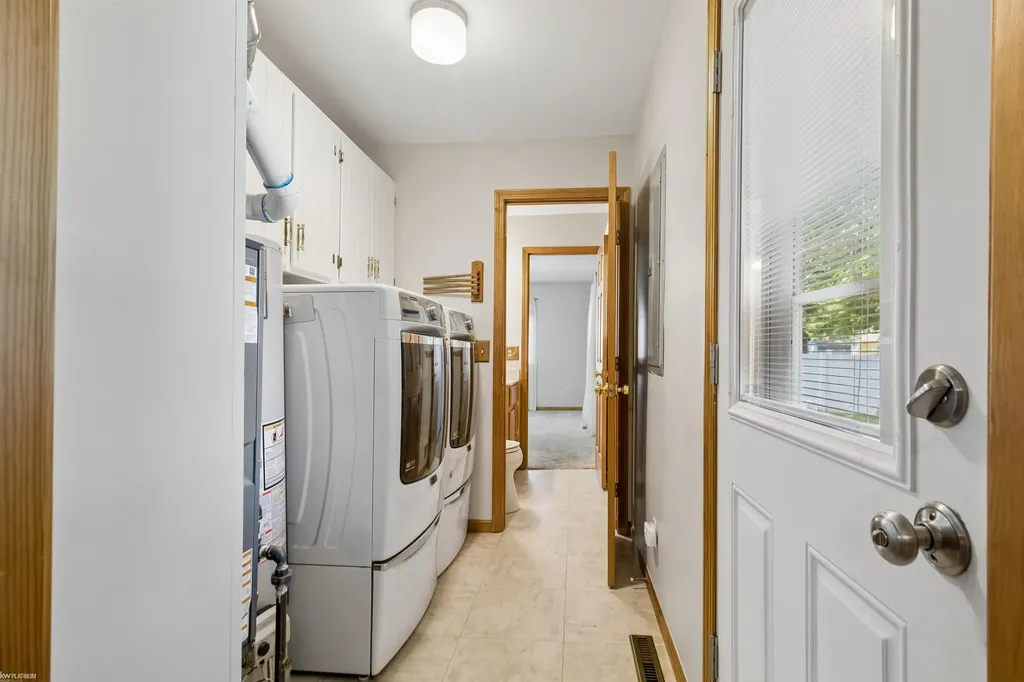 3238 S Shoreview Drive Fort Gratiot Charter Township MI 48059