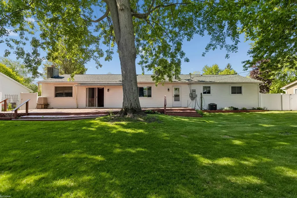 3238 S Shoreview Drive Fort Gratiot Charter Township MI 48059