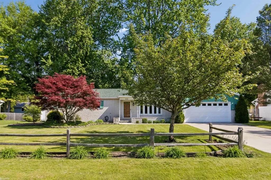 3238 S Shoreview Drive Fort Gratiot Charter Township MI 48059