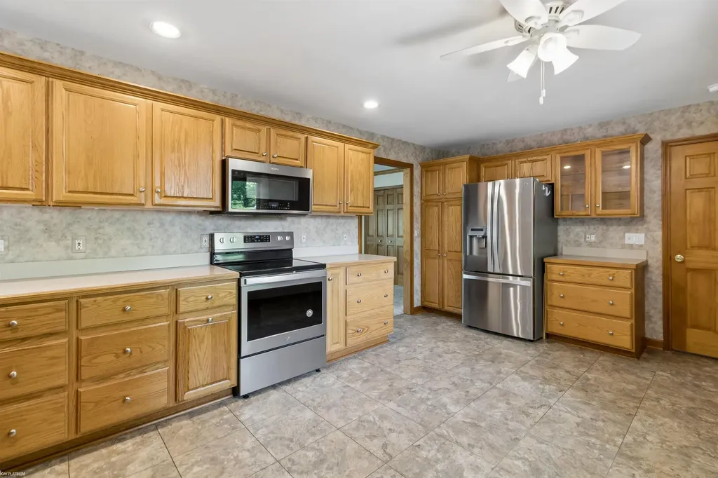 3238 S Shoreview Drive Fort Gratiot Charter Township MI 48059