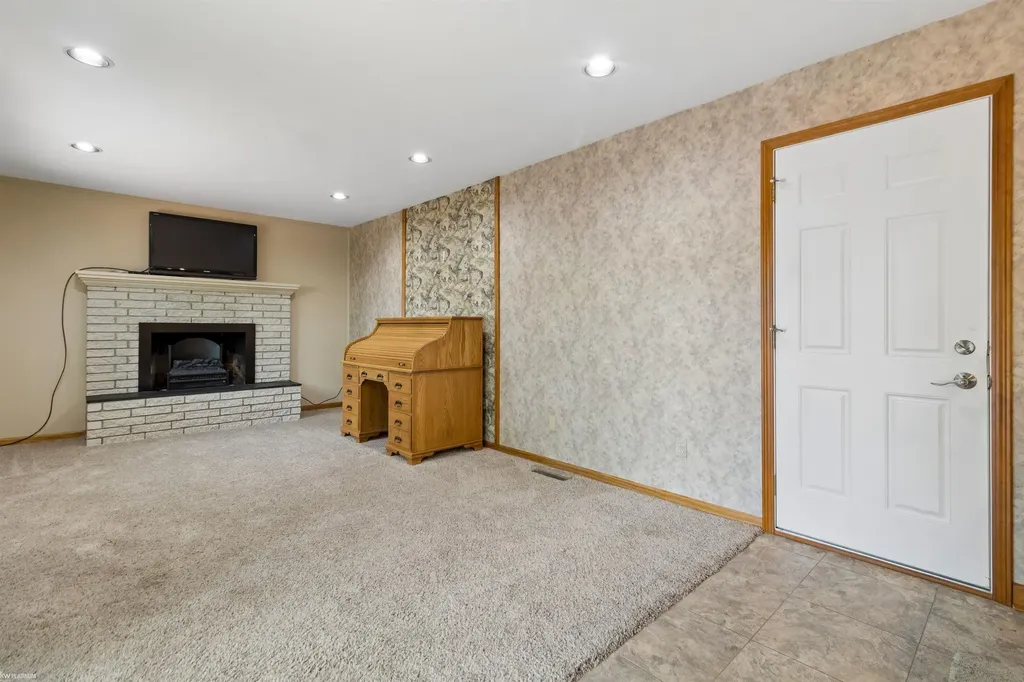 3238 S Shoreview Drive Fort Gratiot Charter Township MI 48059