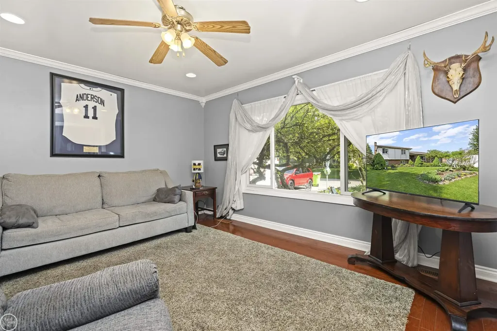 28329 E Blom Drive Harrison Charter Township MI 48045