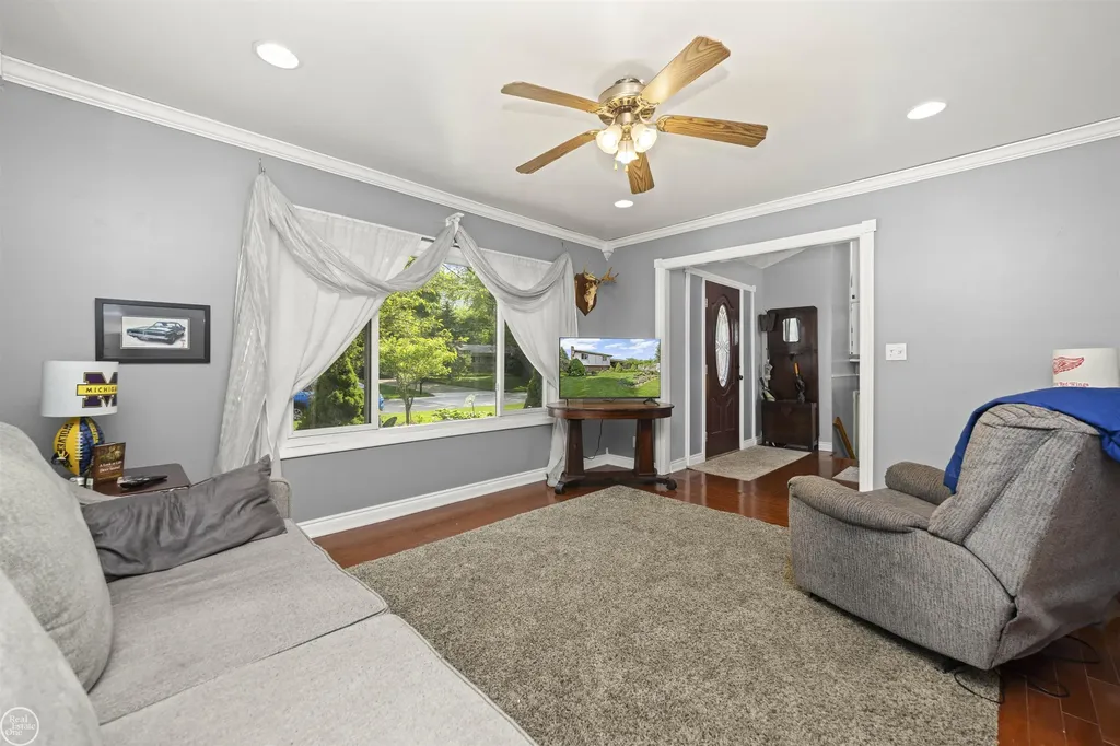 28329 E Blom Drive Harrison Charter Township MI 48045